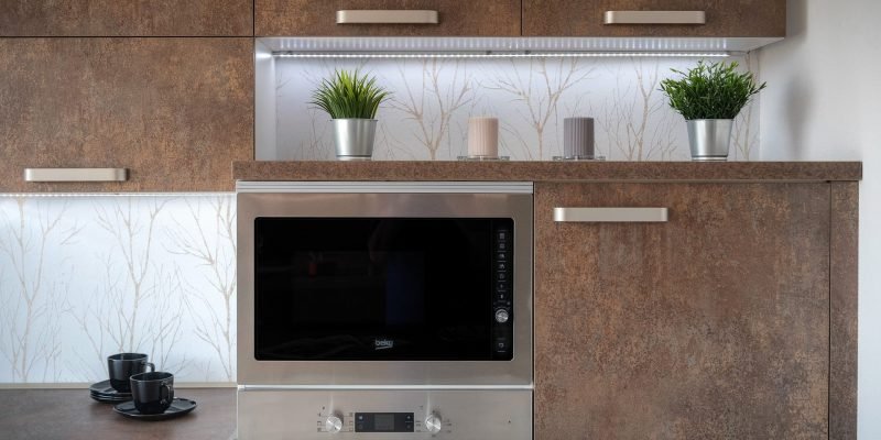 Ninja AF100UK Air Fryer vs Hisense BI62020ABGUK Oven